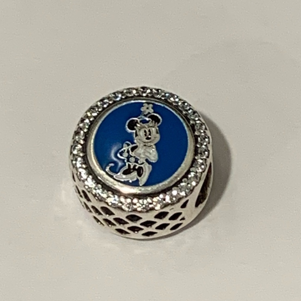 Pandora Disneyland exclusive Minnie Chanukah 🕎